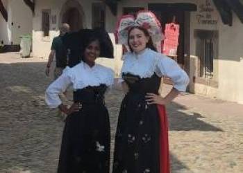 TOURNEE DES ALSACIENNES EN COSTUME