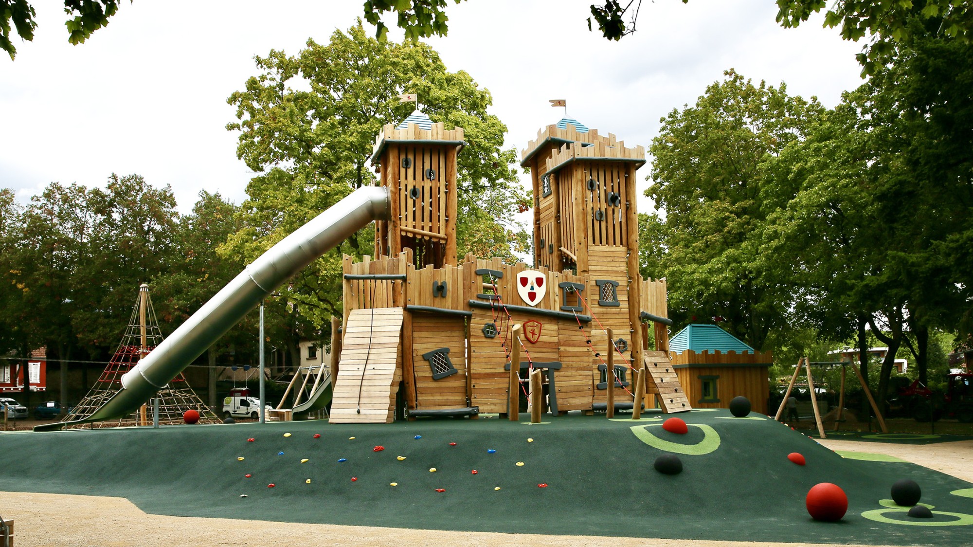 Aire de jeux et sport d'intérieur en bois pour les enfants dès 6 mois